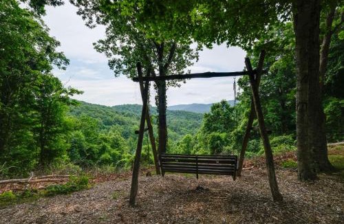 Christiansburg House | Christiansburg Home ~ 12 Mi to Virginia Tech!