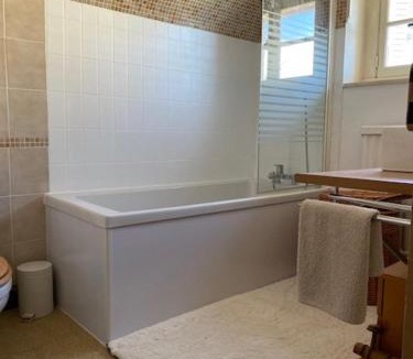 Saint-Germain-des-Vaux Bed & Breakfast | Christina's Cottage