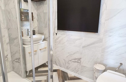 Saint-Bonnet-de-Four Bed & Breakfast | Christine Scuflaire