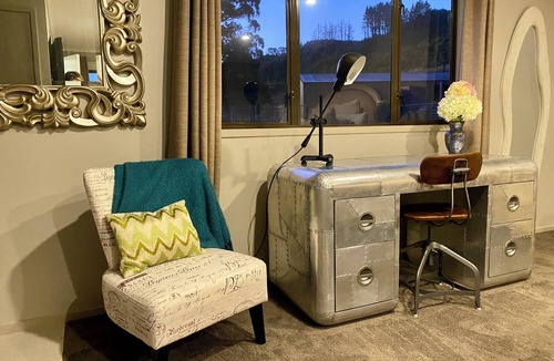 Hamurana House | Christmas ready Hamurana Lakeview Farmhouse Luxury Retreat 10 acre farm hot tub