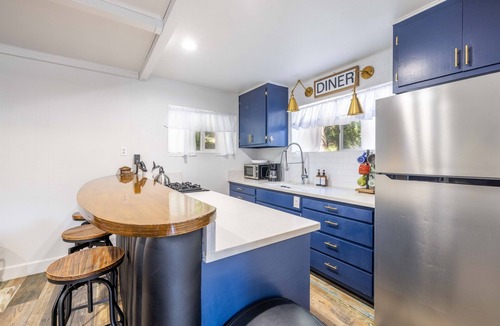 Running Springs Cabin | Christmas Tree Hideaway | Modern 2BR Pet-Friendly