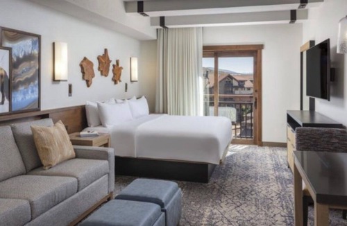 Steamboat Springs Resort | Christmas Week. Ski-In Ski-Out Resort. Studio Villa sleeps 4. Mountain View