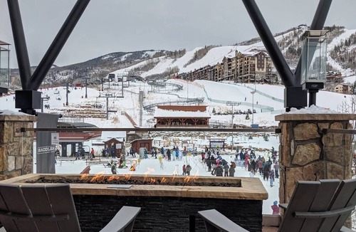 Steamboat Springs Resort | Christmas Week. Ski-In Ski-Out Resort. Studio Villa sleeps 4. Mountain View
