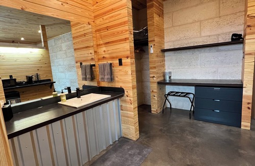Christoval Cabin | CHRISTOVAL CASITAS #5 KING ROOM