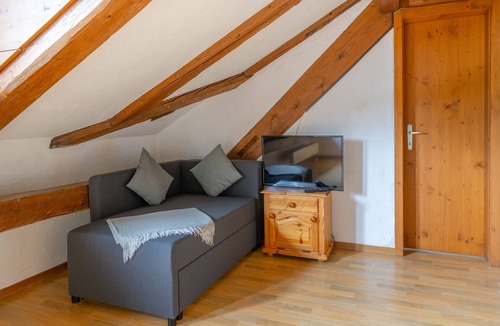 Jenaz Bed & Breakfast | Chrona Bed & Breakfast