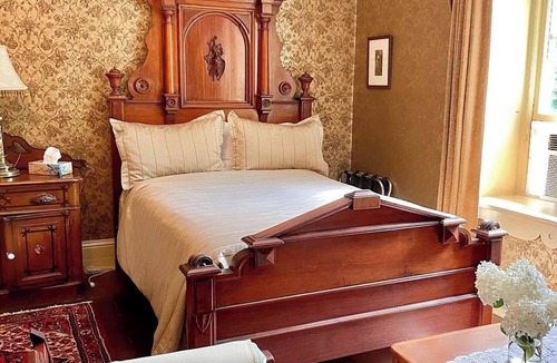 Gananoque House | Chrysler House