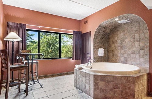 Wisconsin Dells Apartment | Chula Vista Condo Unit #2323