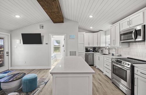 Galveston House | Chulavista- Cozy/Close to beach!