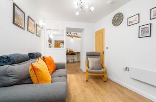 Padfield House | Chunal Apartment Central Glossop