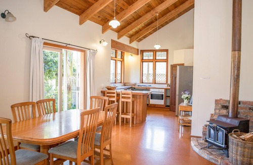 Hahei Cottage | Church Accommodation