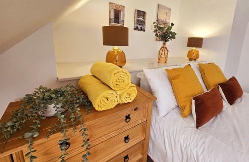 Halstead House | Church Cottage