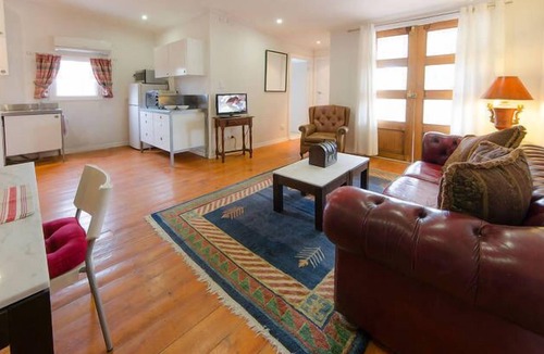 Broken Hill Cottage | Church Presbytery Accommodation.