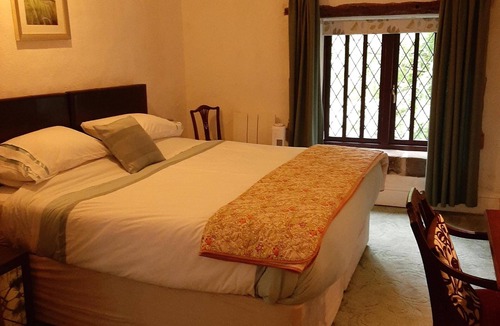 Chesterfield Bed & Breakfast | Church Villa B&B