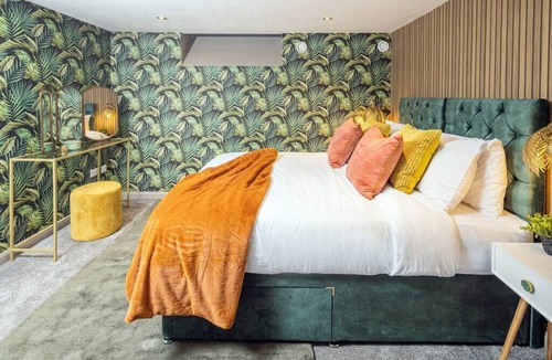 Horwich Apartment | Church Walk Summary: