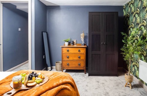 Horwich Apartment | Church Walk Summary: