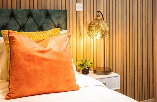 Horwich Apartment | Church Walk Summary: