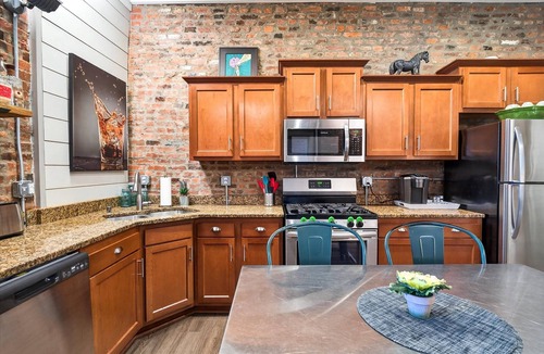 South Louisville House | Churchill Backside-Bourbon Trail, EXPO & Derby!