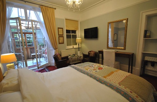 Dover House | Churchill Guest House