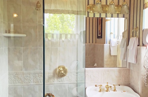 Napa Bed & Breakfast | Churchill Manor B&B