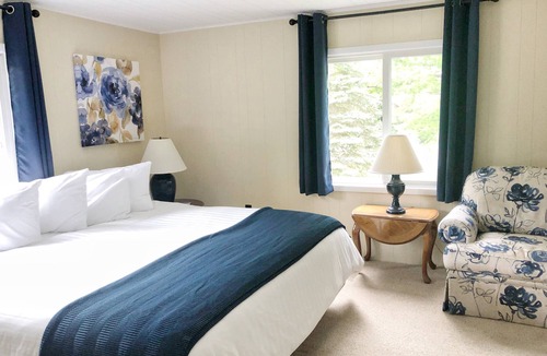 Hubbard Lake Bed & Breakfast | Churchill Pointe Inn