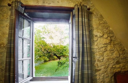 Monmadales Villa | Cicadas and birds sing to the setting sun