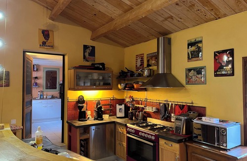 Aniane Villa | Cicadas and garigue