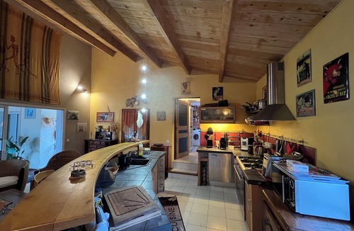 Aniane Villa | Cicadas and garigue