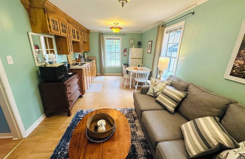 Laurel Apartment | Cici's Hilltop Haven Laurels top choice