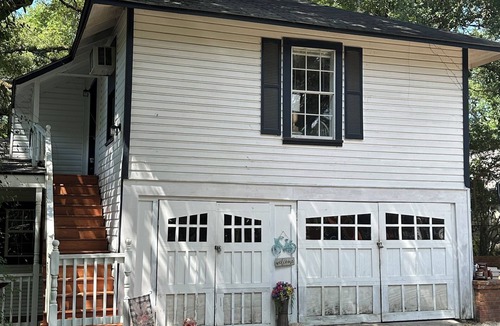 Laurel Apartment | Cici's Hilltop Haven Laurels top choice