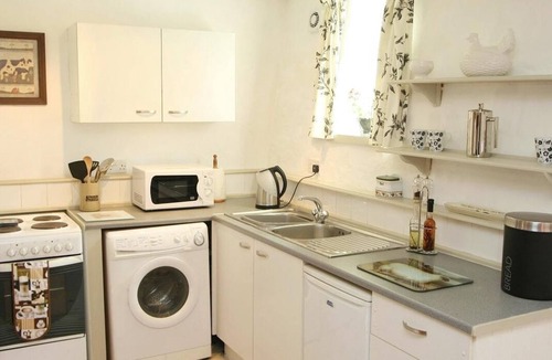 Liskeard Cottage | CIDER COTTAGE, pet friendly, with pool in Looe