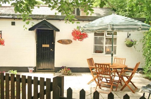 Liskeard Cottage | CIDER COTTAGE, pet friendly, with pool in Looe