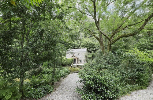 Boscundle Cottage | Cider Press, St Austell with riverside garden