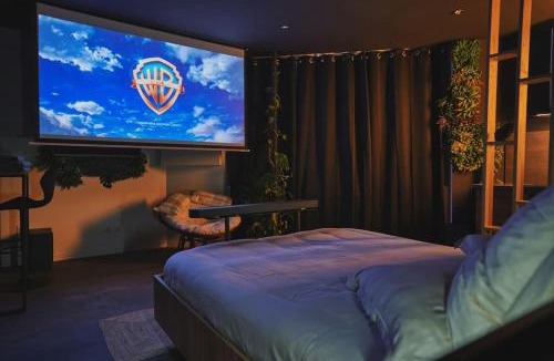 Roanne Apartment | Ciné jungle duplex balnéo