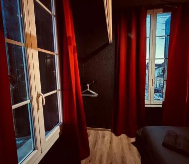 Lunel Apartment | Ciné Room Home Cinema Netflix Experience