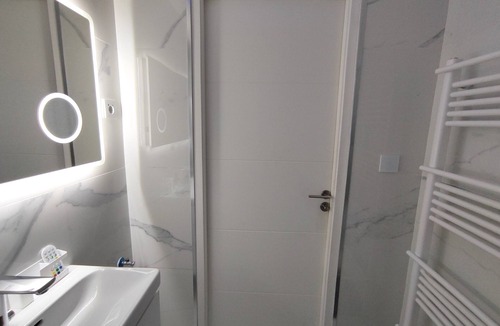 Algrange Apartment | CinéLux - Private Experience [Full accomodation] [Full accomodation