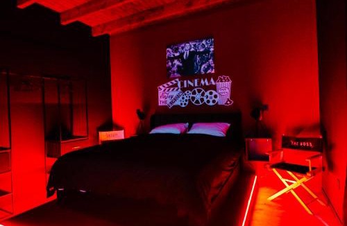 La Force Apartment | Cinéma privé - Movie Night Loft