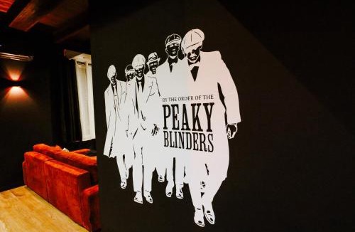 La Force Apartment | Cinéma privé - Movie Night Loft