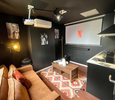 Villeneuve-sur-Lot Apartment | Cinéma Room - Immersion Total pour Cinéphile !
