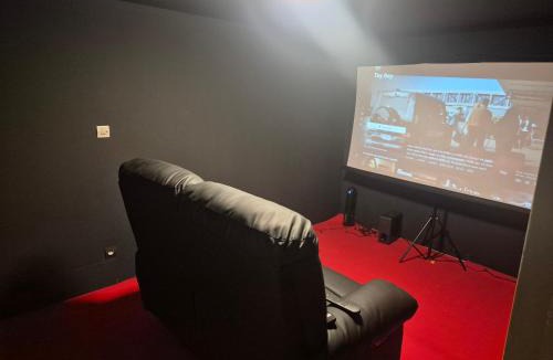 Saclas House | Cinéma & Spa Privatifs en Pleine Nature à 1h de Paris