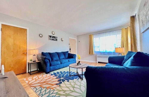Westwood Apartment | Cincy Furnished Stays Spacious Golden Retreat Christ Hospital Min to Downtown