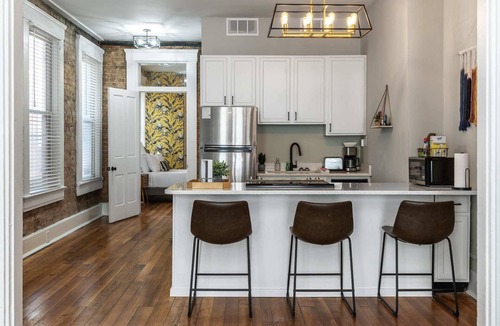 Pendleton Apartment | Cincy Getaway - Gorgeous 2nd floor walk-up