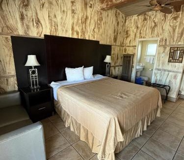 Hollister Hotel | Cinderella Motel