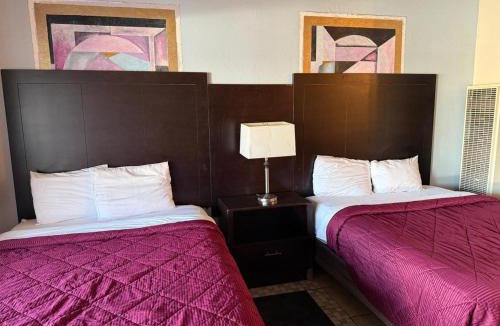 Hollister Hotel | Cinderella Motel