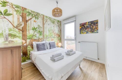 Bobigny Apartment | CINEHOUSE - Proche Paris - 5 personnes - Cinéma privé