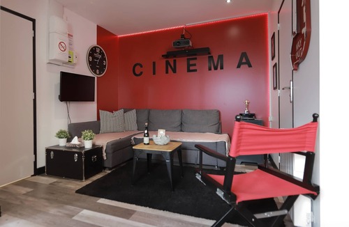 Honfleur Apartment | Cinema apartment with home cinema and garage