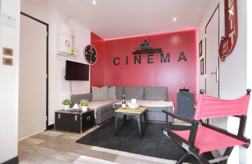 Honfleur Apartment | Cinema apartment with home cinema and garage
