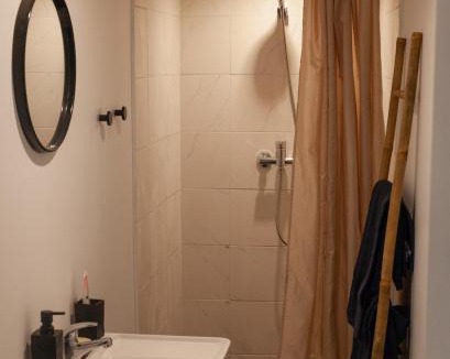 La Roche-sur-Yon Apartment | Cinema & Netflix a La Roche