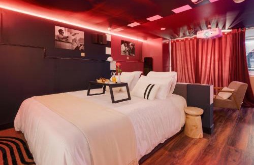 Plateau de Haye Apartment | Cinema Room haut de gamme avec balnéothérapie
