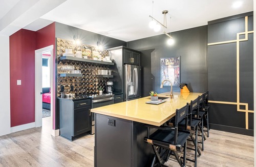 Cherokee Triangle Apartment | Cinema Suites @ Bungalou + Bourbon Bar + Gameyard