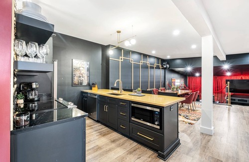 Cherokee Triangle Apartment | Cinema Suites @ Bungalou + Bourbon Bar + Gameyard